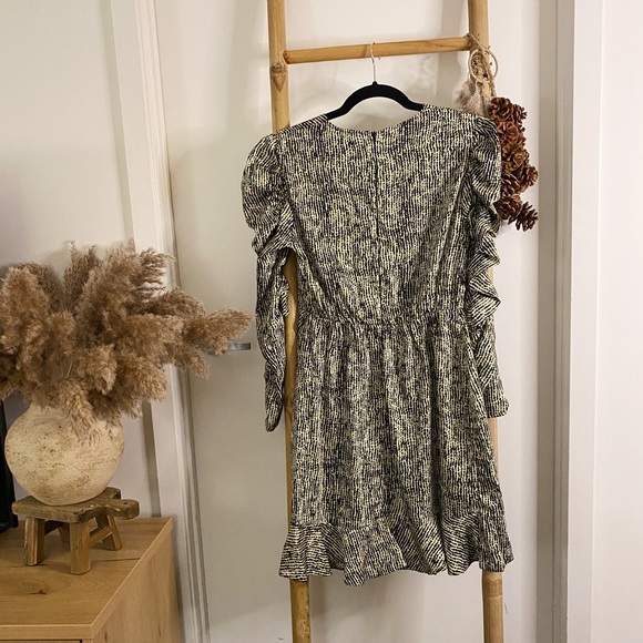 AX Paris Green Printed Ruched Sleeve Frill Hem Dress - Picture 8 of 11